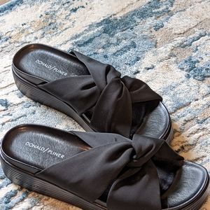 Donald Pliner Folly Size 10 sandals